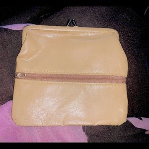 Cream Colored Women’s Zip & Clasp Change Purse / Wallet NWOT